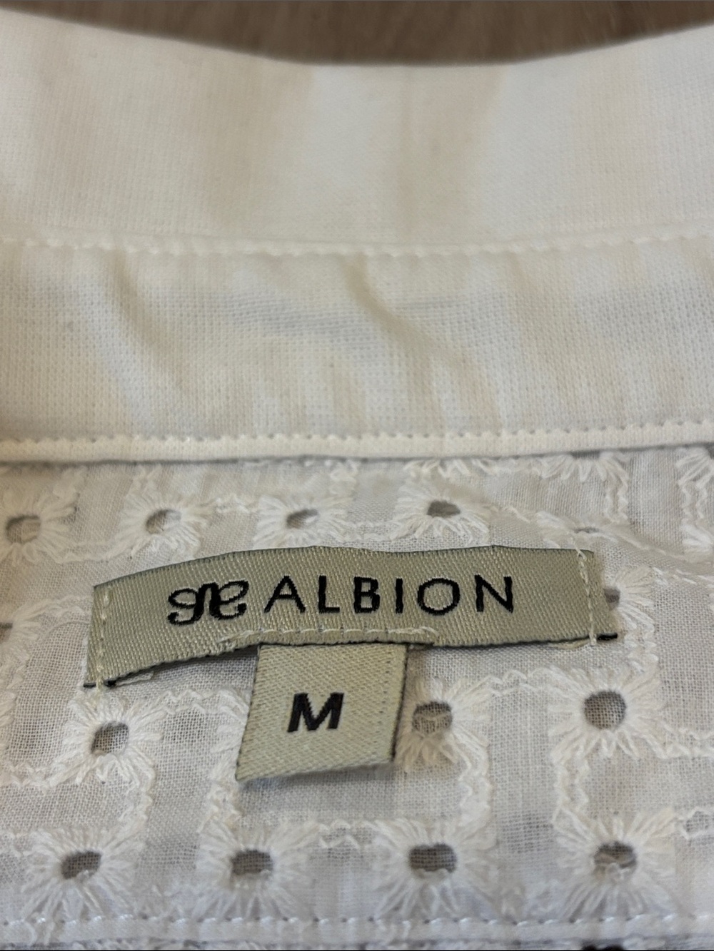 Albion NWT White Eyelet Buttoned Crop - Picture 7 of 15